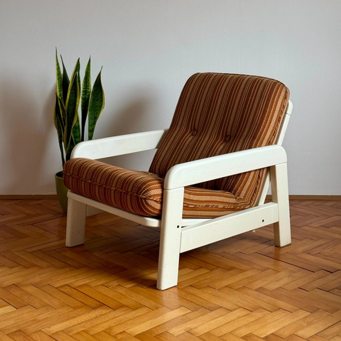 Bella Mid Century Modern Wooden Armchair